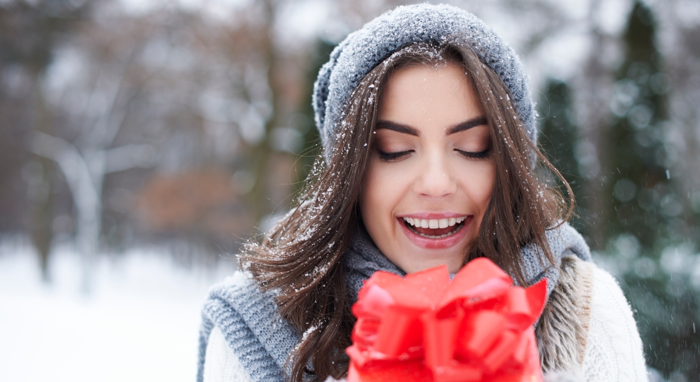 Thoughtful Custom Gifts to Keep Loved Ones Warm This Winter